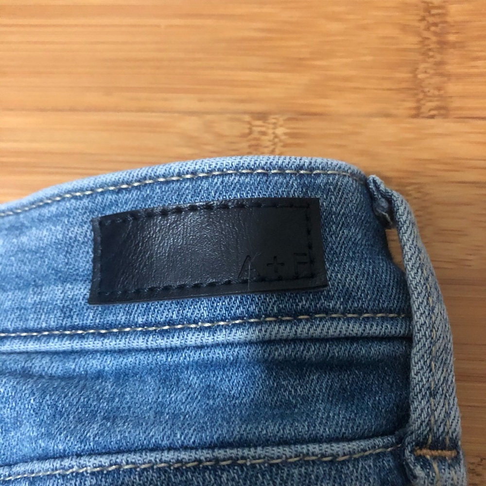 Abercrombie High Rise Jeans - Picture 6 of 6
